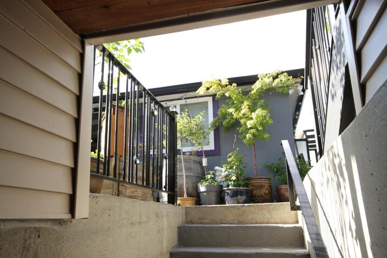 The Orange Door Bungalow Vancouver Exterior photo