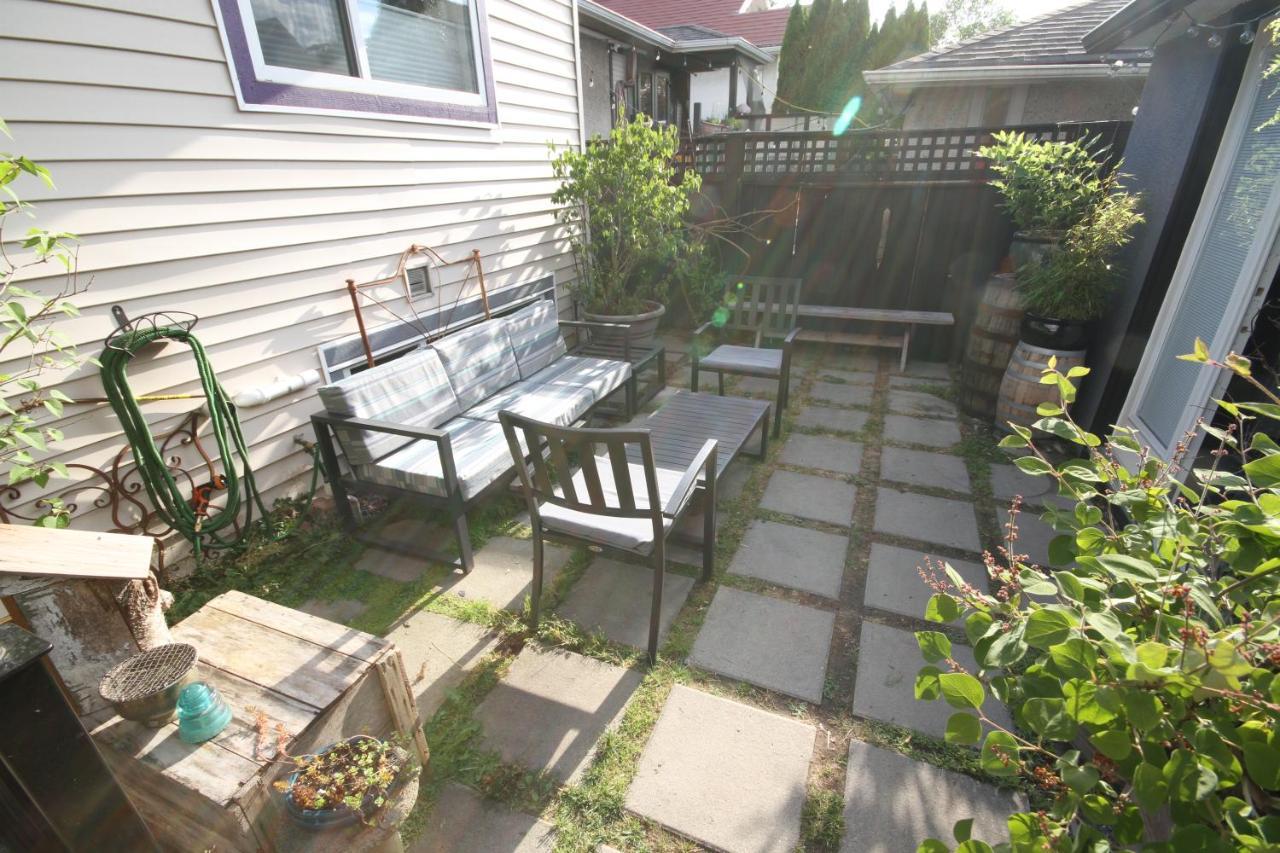 The Orange Door Bungalow Vancouver Exterior photo