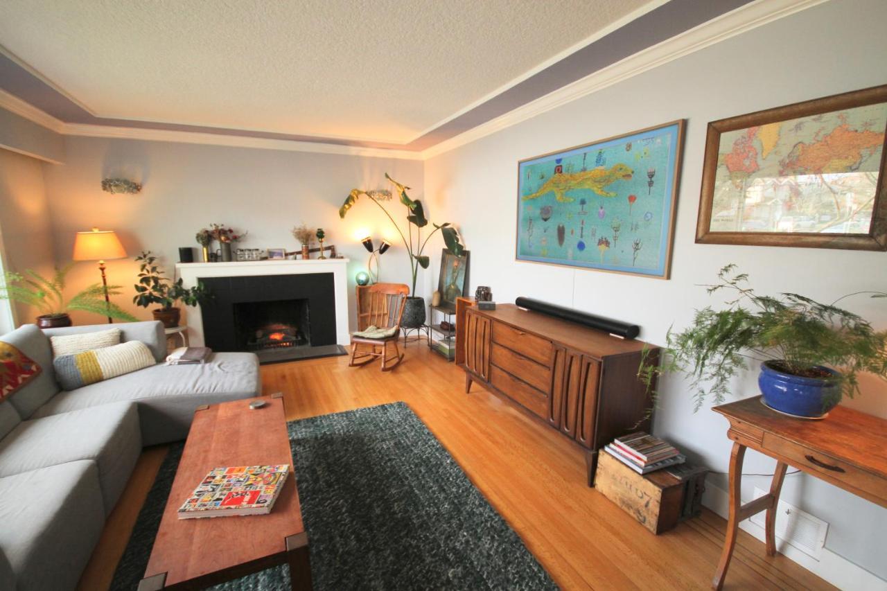 The Orange Door Bungalow Vancouver Exterior photo